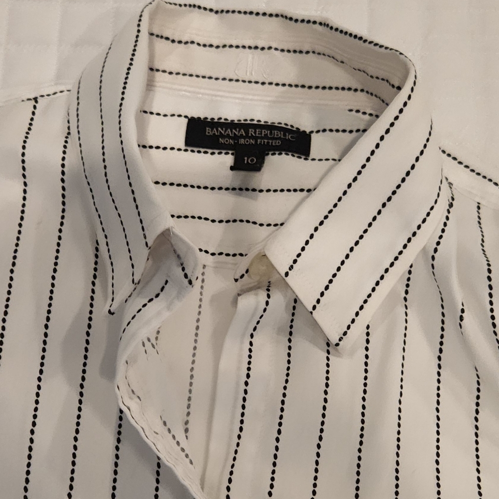 Banana Republic Womens Fitted White Shirt with Black Dotted Stripes